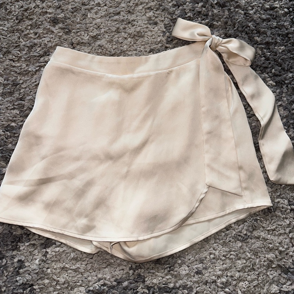 Cream skort